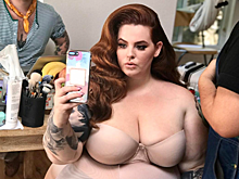 Plus-size-модель Тесс Холлидей поделилась селфи в нижнем белье