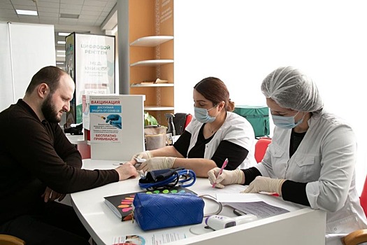 В махачкалинском МФЦ открылся мобильный пункт вакцинации от коронавируса