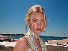 Бывший «ангел» Victoria's Secret опубликовала фото в прозрачном платье