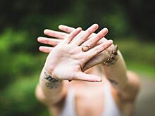 На какую работу не берут с татуировками и бородой