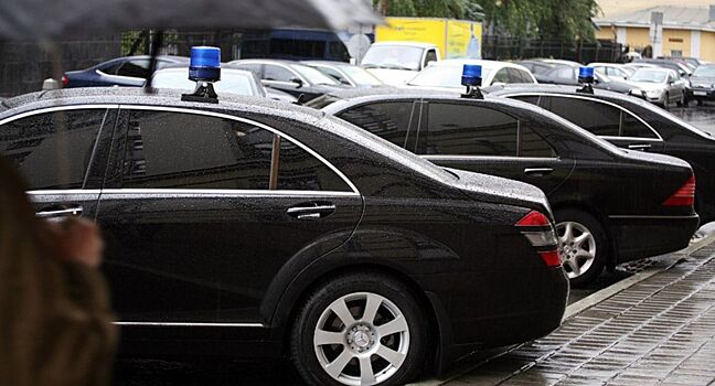 Чиновники в Волгограде отменили покупку 10 люксовых иномарок и покупают их заново