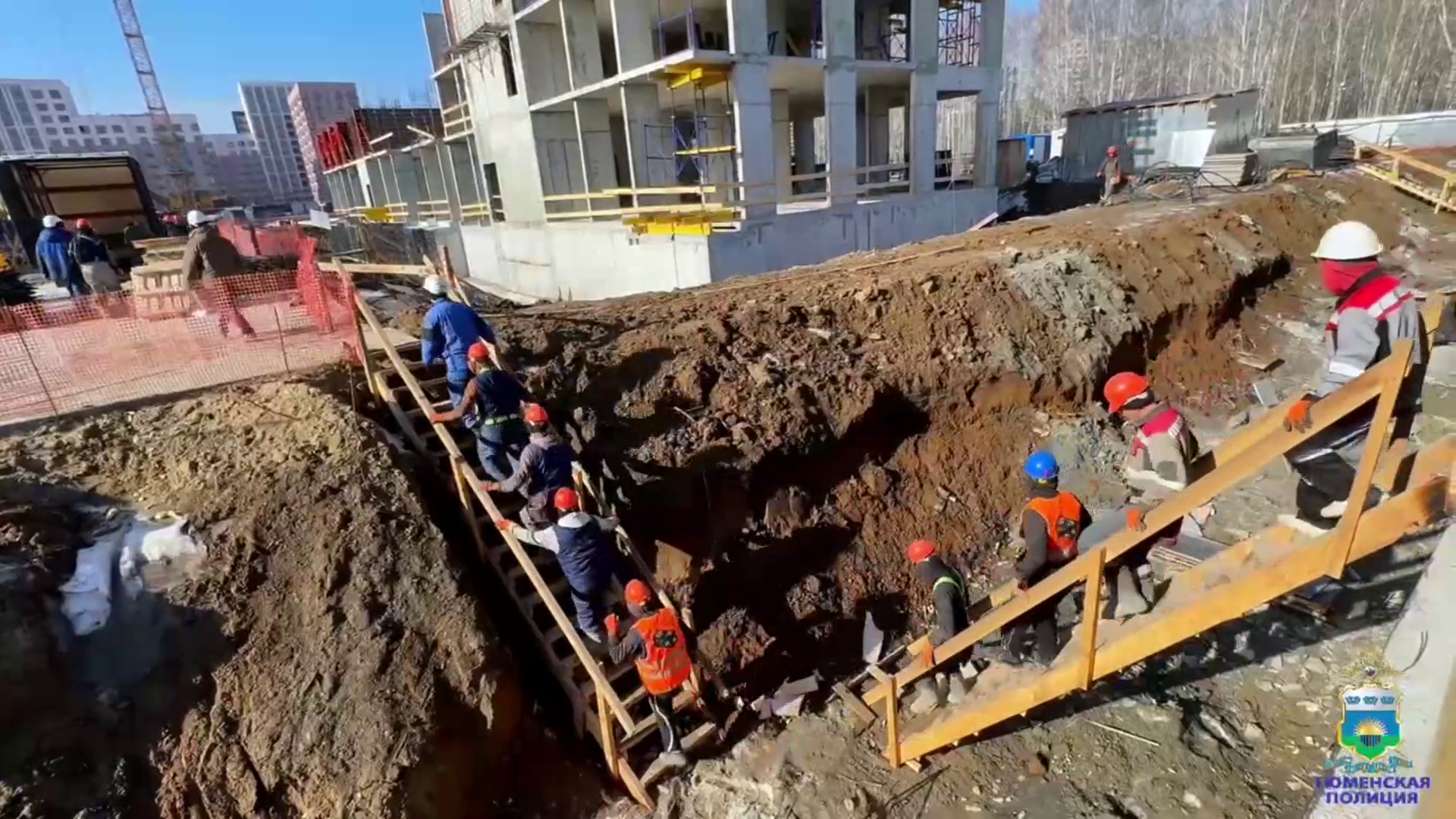 Тюменские полицейские в ходе рейдов на стройках и в кафе выявили 31 мигранта-правонарушителя