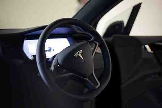 В России всего около 100 автомобилей с автопилотом Tesla – эксперт