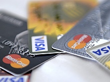 Россиянам массово блокируют банковские карты: в чем дело