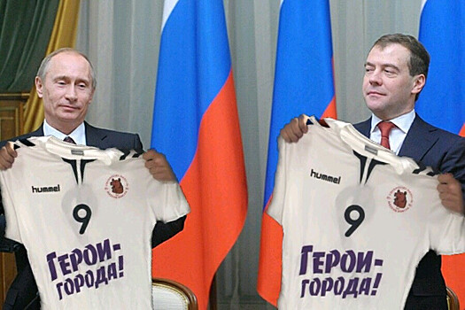 Фанаты «облачили» Путина и Зеленского в форму «Чеховских медведей»