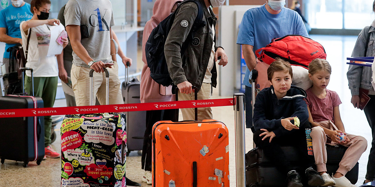 «Адский» досмотр в Египте: российские туристы жалуются на гигантские очереди в аэропортах