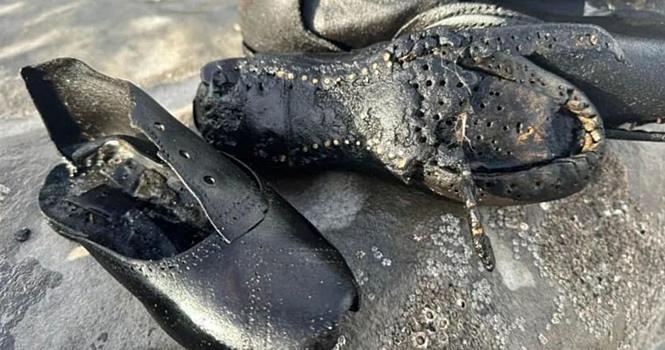 На пляже на западе Британии обнаружили сотни ботинок XIX века