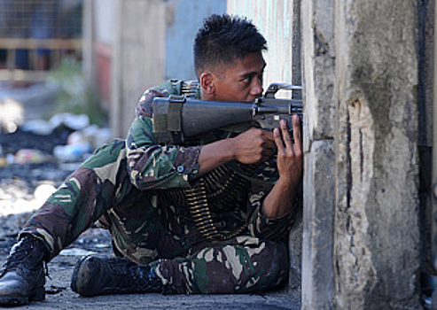 На Филиппинах правительственные войска вступили в бой с боевиками