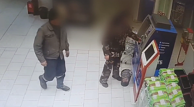 В Оренбурге мужчина забрал чужие деньги из купюроприемника банкомата