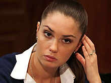 «Выхожу на охоту»: Агата Муцениеце похвасталась пышными формами в «опасном» декольте