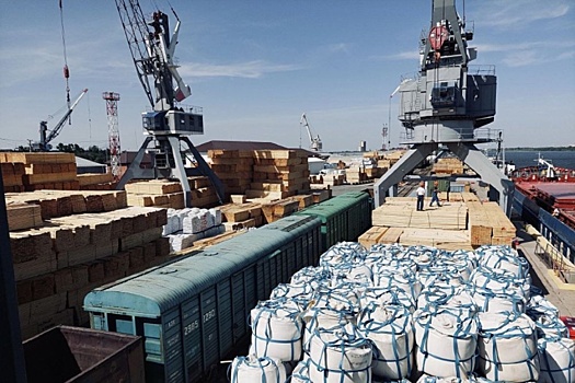 Грузооборот астраханских портов продолжает расти
