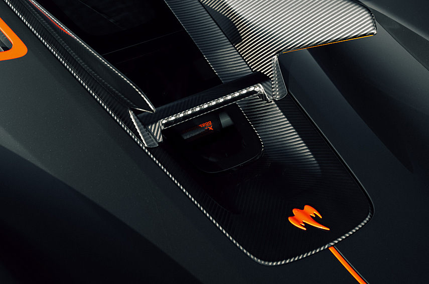 Максимальная тяга в 1500 Нм достигается на уровне 5100 оборотов в минуту. Крутящий момент на задние колёса передаёт девятиступенчатая коробка Light Speed Transmission, у которой восемь многодисковых сцеплений в масляной ванне.