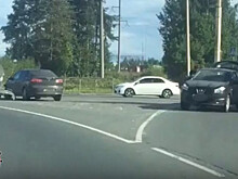 В Петрозаводске столкнувшиеся авто раскидало по проезжей части (видео)