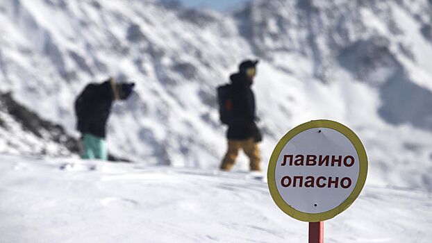 В горах Дагестана сошли лавины, перекрыв две автомобильные дороги
