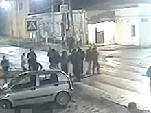 Мужчина с бензопилой набросился на толпу под Екатеринбургом