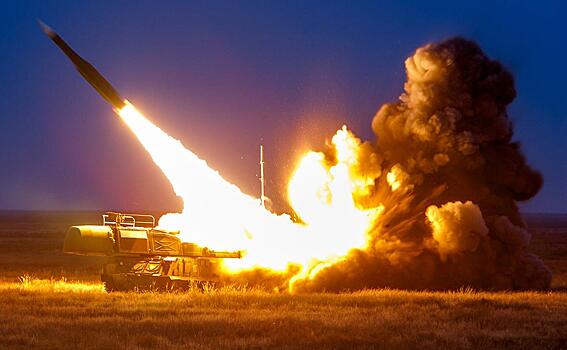 Мощный ночной удар по Киеву сняли на видео