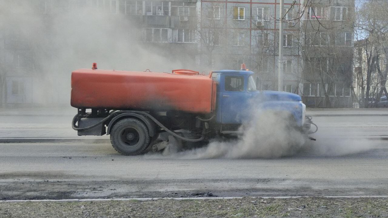 В Новосибирске уборочная техника поднимает пылевые бури: фотография -  Рамблер/авто