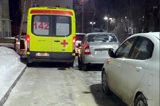 В Татарстане "бог парковки" перегородил дорогу скорой с больным ребенком