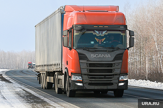 Госдума приняла закон о бронировании времени пересечения границы грузовиками