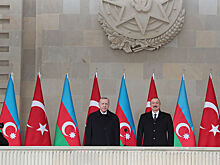 В Баку прошел военный парад