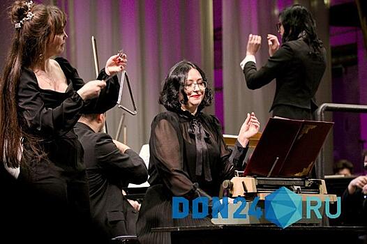 &laquo;Больше актер, чем музыкант&raquo;: директор Ростовского академического симфонического оркестра сыграла на пишущей машинке