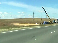 На дороге в Тамбов перевернулся в кювете зерновоз