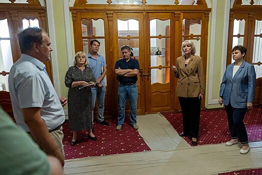 Фасад Таганрогского театра имени А. П. Чехова накроют временной строительной конструкцией