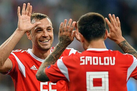 Комментатор Орлов заявил, что Дзюба лучше Смолова, и объяснил, почему