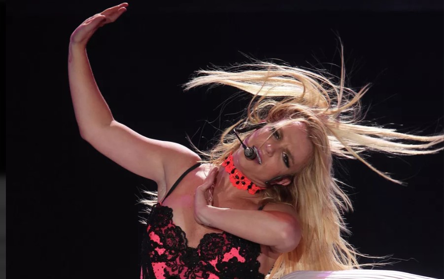 Спирс сделала попытку оправдаться за дебош в самолете