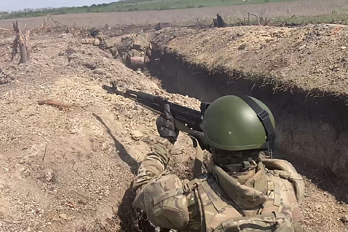 Военнослужащие штурмовых подразделений мотострелковой бригады 1-й гвардейской танковой армии группировки войск «Запад» завершили занятия по боевой подготовке и боевому слаживанию в тыловом районе зоны проведения СВО