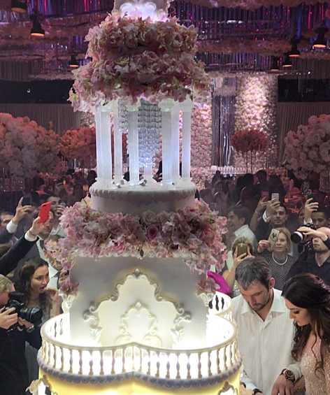 Трехметровый торт на свадьбе Александра и Анастасии