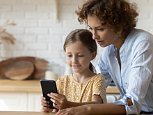 Как установить  контроль на гаджете и не испортить отношения с ребёнком: советы Андрея Курпатова