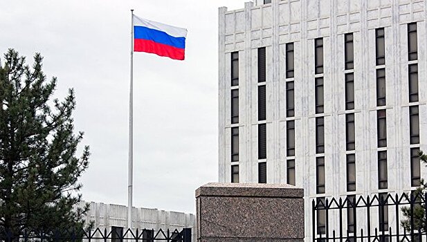 Над посольством РФ в США заметили вертолет-"разведчик"