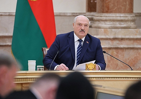 Лукашенко заявил, что Украина уже денацифицирована