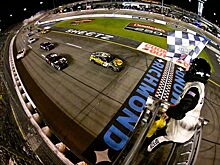 Пилот NASCAR Остин Диллон на финише гонки Cup Series в Ричмонде выбил Логано и Хэмлина ради победы