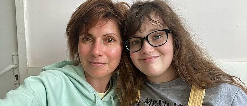 Ходит в школу, учит китайский и занимается графическим дизайном: Как развивается особенная дочь Светланы Зейналовой