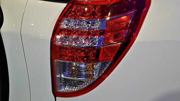 В Пензе должница заставила сына сидеть в арестованном Lexus