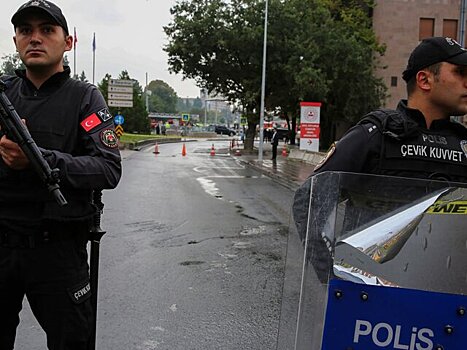 Семь человек пострадали после стрельбы у больницы на юго-западе Турции