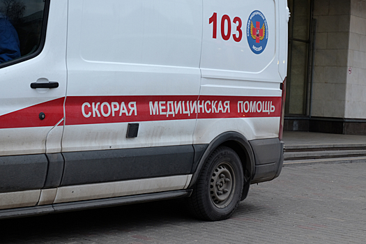 В Москве автомобиль сбил пешеходов на тротуаре