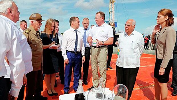 Медведев дал старт бурению скважины на нефтяном месторождении на Кубе