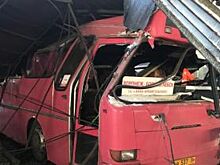 В Борисоглебске обвалившаяся из-за снега крыша повредила пять автобусов