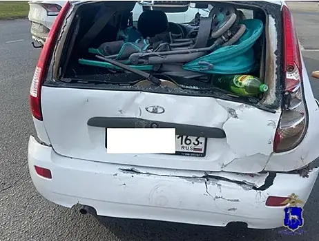 В Самаре грузовик протаранил "Калину"