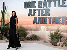 Супермодель Наоми Кэмпбелл показала фигуру в платье с вырезами