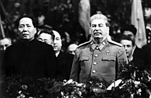 Улыбки двух диктаторов