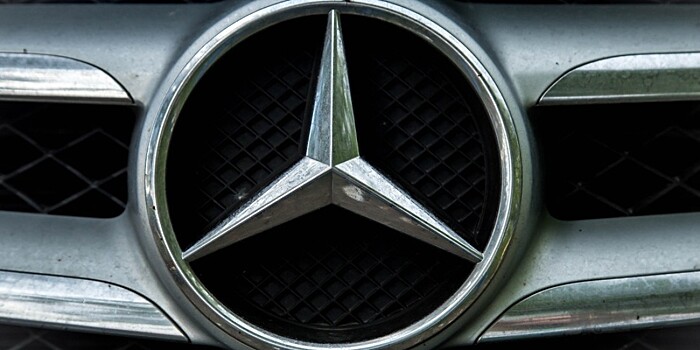 Скандальная китаянка парализовала продажи в салоне Mercedes