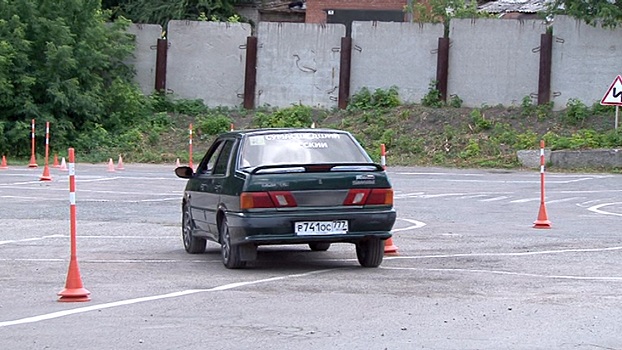 В Саратове инвалиды показали мастер-класс на авто