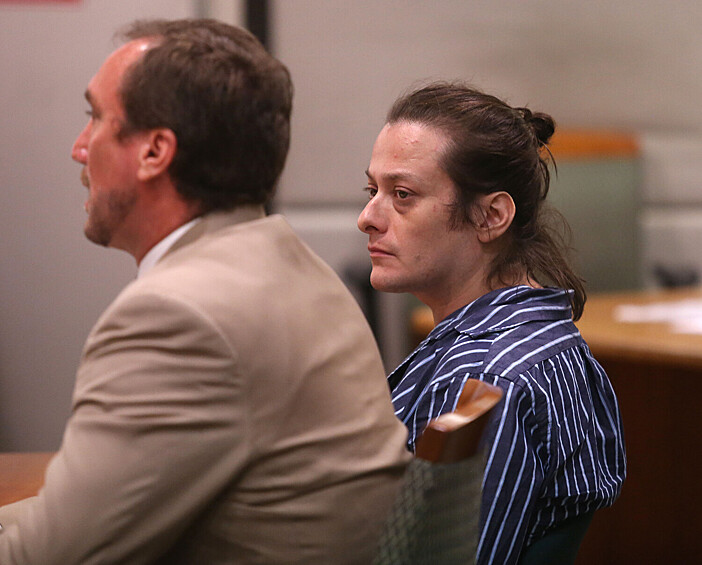 Эдвард Ферлонг в Верховном суде Лос-Анджелеса во время заседания, обвиняемый в избиении своей девушки Моники Кины, 2013 год