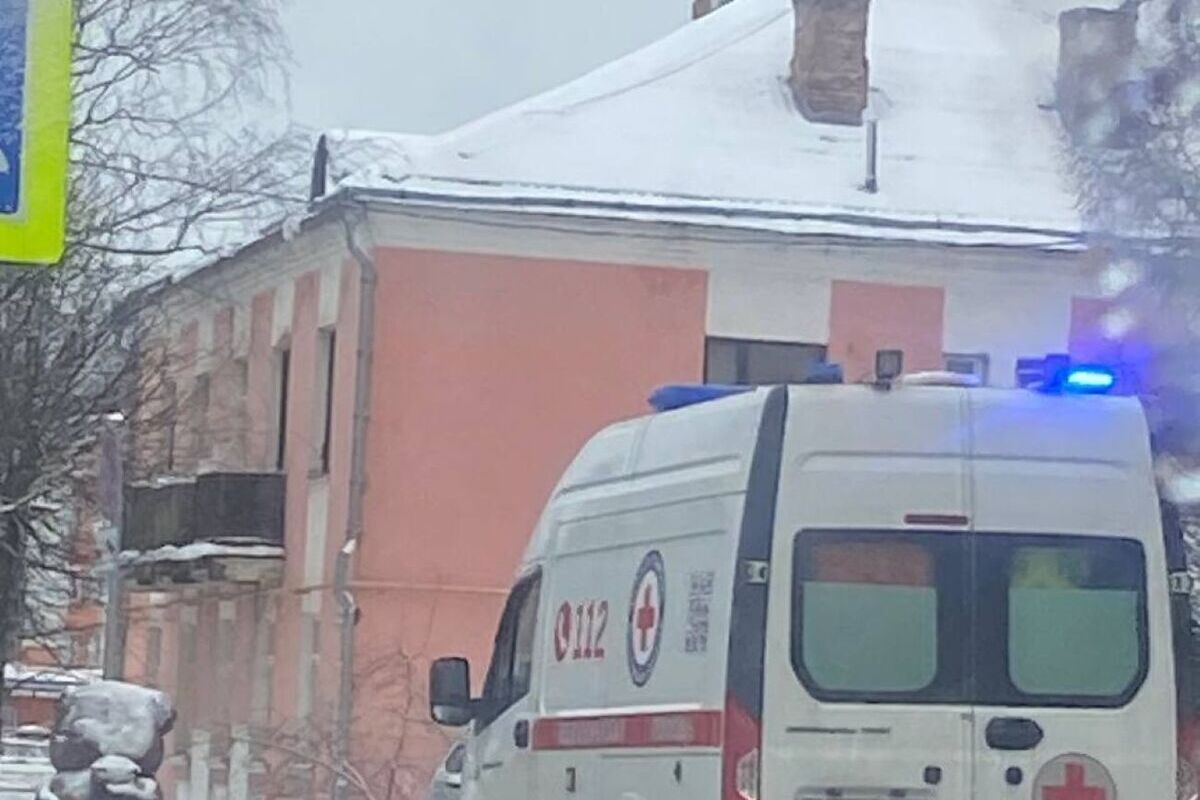 Россиянка и ее трехлетняя дочь оказались в больнице после поездки на лифте