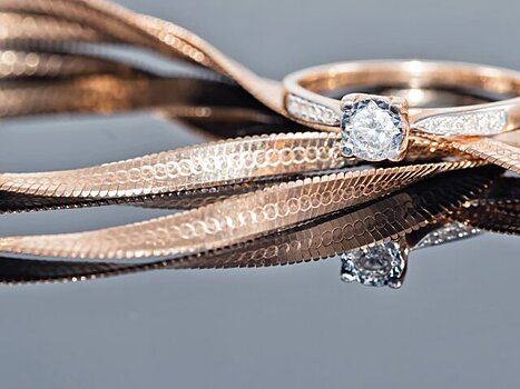 Экономист Остапкович рассказал, чем опасны инвестиции в ювелирные изделия