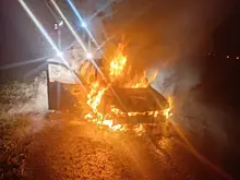 В Самарской области ночью на трассе на ходу загорелась "Приора"